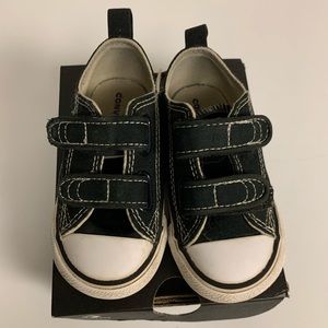 Converse Chuck Taylor Velcro toddler shoes size 6